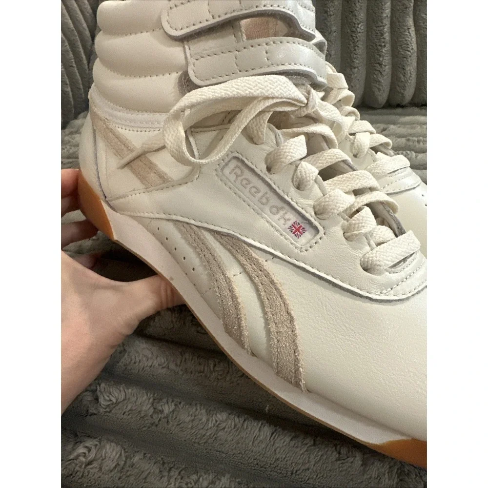 Brand NWT Reebok Freestyle Hi Womens Casual Retro Shoes Sneakers Beige Sz 9.5